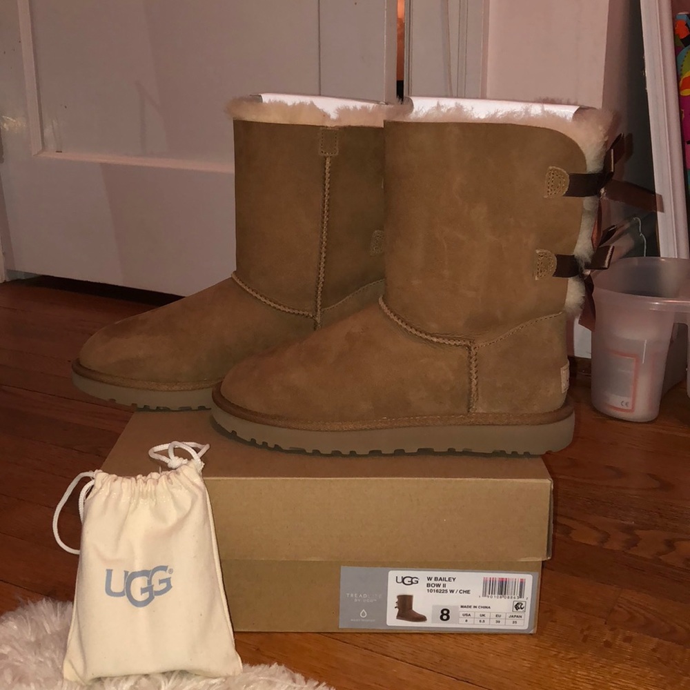 Chestnut Uggs with Bows